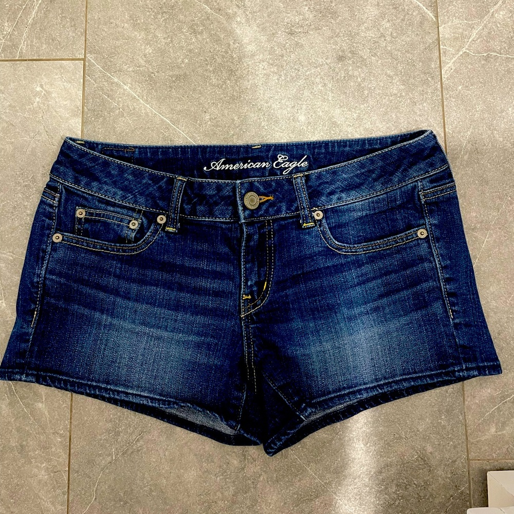 Women’s American Eagle Denim Stretch Shorts.  Size: 8